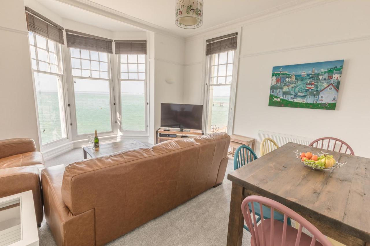Pier View Apartment Totland  Exterior photo